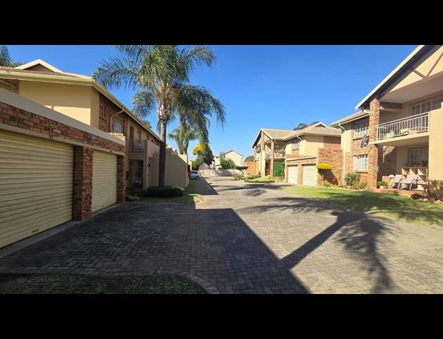 3 BEDROOM APARTMENT FOR SALE IN MAGALIESKRUIN